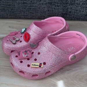 Crocs Mean Girls Pink Glitter Clogs W/ Jibbitz Charms Women’s 8